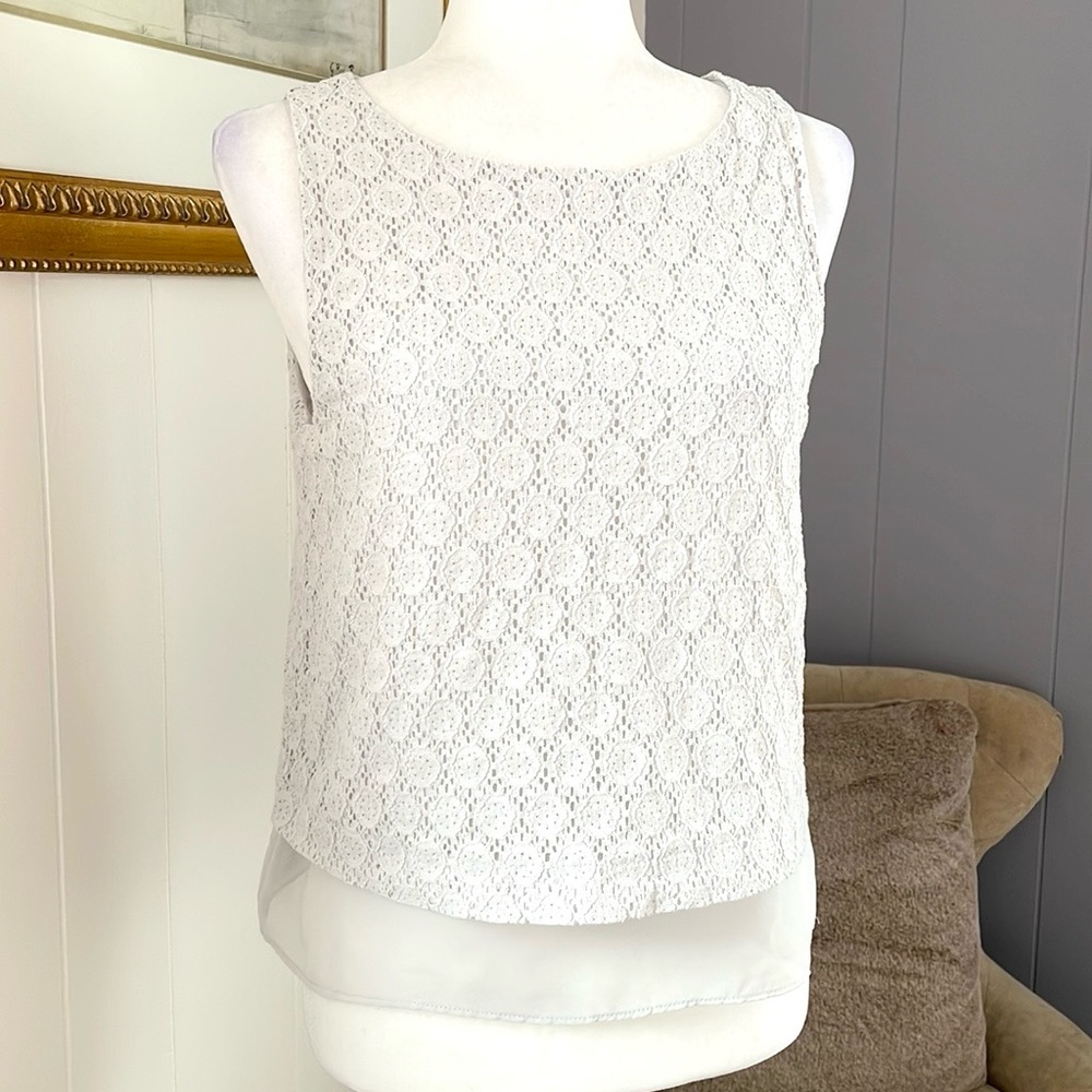 😍 Sleeveless blouse with textured fabric